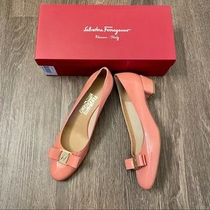 New Salvatore Ferragamo Vara bow pumps